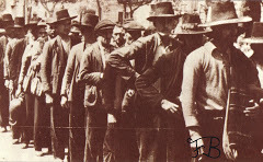 3.-Fila-de-malaguenos-voluntarios-para-ingresar-en-las-milicias.-Agosto-de-1936