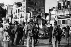 7.-GRUPO-DE-SOLDADOS-TRAS-LA-TOMA-DE-MALAGA